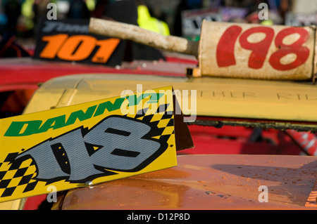 Les voitures de stock car racing racers courses course numéros numéro banger bangers ancien Banque D'Images