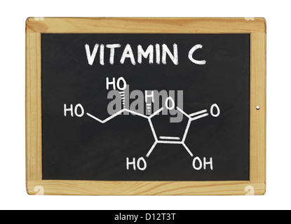 Formule chimique de la vitamine C sur un tableau noir Banque D'Images