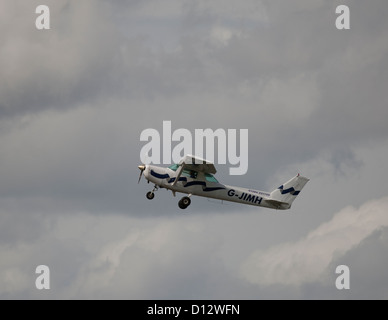 F. Cessna152 bi-II Light avion privé. 8853 SCO Banque D'Images