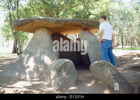 Axitos dolmen. La Réserve Naturelle Dunas de Corrubedo, province de La Corogne, Galice, Espagne. Banque D'Images