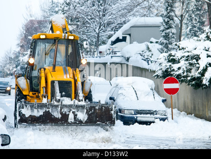 Déneigement Bulldozer jaune Banque D'Images