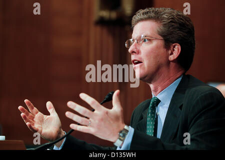 Le 6 décembre 2012 - Washington, DC, États-Unis - Secrétaire HUD SHAUN DONOVAN témoigne devant le comité sénatorial des banques, du logement et des Affaires urbaines Comité, sur ''la surveillance de l'examen de l'HUD FHA : réponse aux défis budgétaires'' sur la colline du Capitole. (Crédit Image : © James Berglie/ZUMAPRESS.com) Banque D'Images