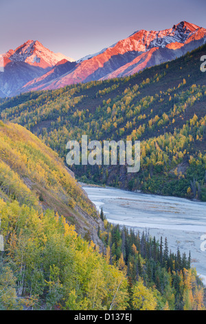 La vallée de la rivière Matanuska, montagnes de Chugach en Alaska. Banque D'Images