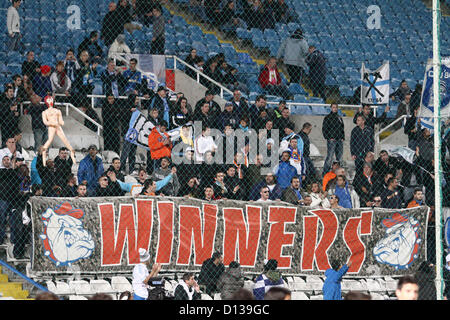 Chypre, Nicosia:Olympique de Marseille's fans au cours de l'UEFA Europa League Groupe C match de football AEL Limassol FC vs Olympique de Marseille , le 6 décembre 2012, à la GSP stadium à Nicosie, Chypre Banque D'Images