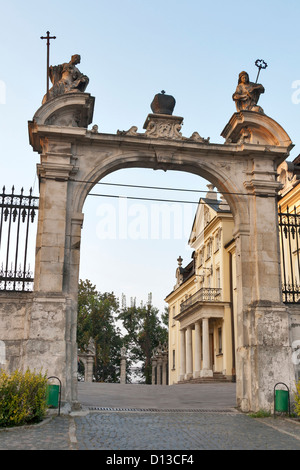 La porte centrale de la cathédrale St George au coucher du soleil. Lviv, Ukraine. Banque D'Images