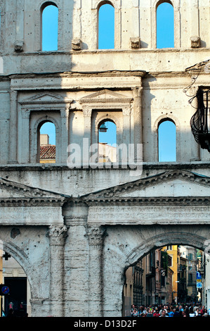 Italie, Vénétie, Vérone, Porta dei Borsari, ancienne porte romaine Banque D'Images