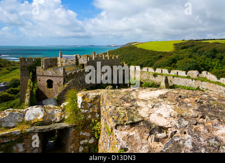 Château de Manorbier un château normand sur la côte près de gallois à Tenby, Pembrokeshire construit par William de Barri dans le douzième siècle Banque D'Images