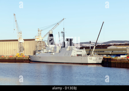 Type 45 de la Royal Navy Destroyer HMS Duncan sur la rivière Clyde à BAE Systems en chantier Scotstoun, Glasgow, Écosse, Royaume-Uni Banque D'Images