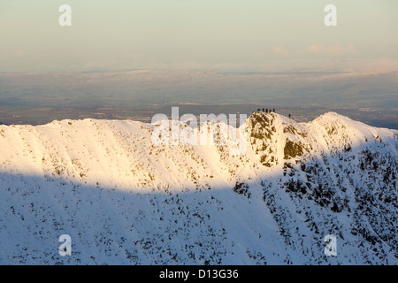 Striding Edge, marchettes à Helvellyn, Lake District, UK. Banque D'Images