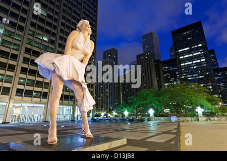 'Forever' Marilyn Monroe [sculpture] (par Seward Johnson), Chicago, Illinois USA Banque D'Images