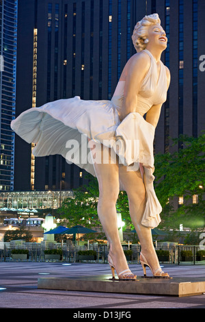 'Forever' Marilyn Monroe [sculpture] (par Seward Johnson), Chicago, Illinois USA Banque D'Images