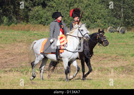 Napoléon Bonaparte escorté par un capitaine de l'Chasseurs à cheval de la Garde Impériale lors de la bataille de la Moskowa, Russie Banque D'Images