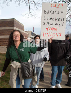 Lansing, Michigan - les membres de l'Union se sont ralliés à la capitale de l'Etat pour protester contre coup "droit de travailler" projet de loi soutenu par les législateurs républicains et gouverneur Rick Snyder. Banque D'Images