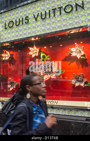 Louis Vuitton shop à côté du grand magasin Bloomingdales, Manhattan, New York City, Banque D'Images