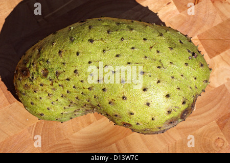 West Indies. La Grenade. Close-up of ripe fruit corossol. Banque D'Images