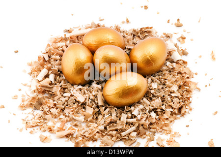 Composition décorative de Pâques avec des oeufs d'or Banque D'Images