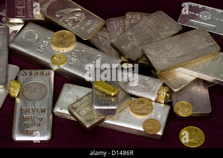 Lingots d'or et d'argent - les barres, lingots, pièces et joints toriques Banque D'Images