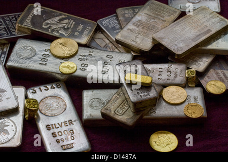 Lingots d'or et d'argent - les barres, lingots, pièces et joints toriques Banque D'Images