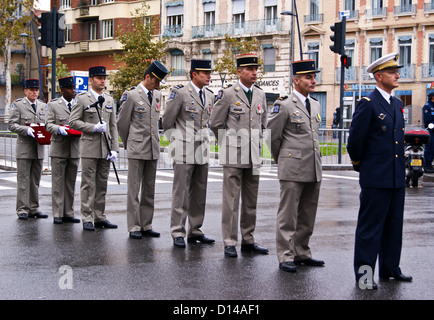 Les officiers militaires français du Souvenir, parade de dimanche (jour du Souvenir), Monument aux Morts, Toulouse, Haute-Garonne, France Banque D'Images