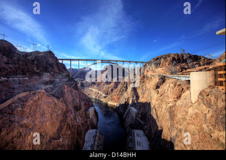 Voir l'aval du Barrage Hoover avec nouveau contourner Banque D'Images