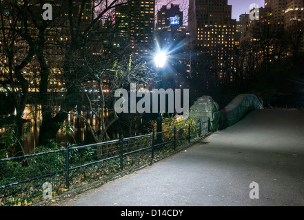 Gapstow bridge Central Park, New York City at night Banque D'Images