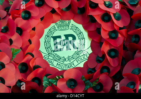 Guirlande de poppy,s de la police royale militaire [Le jour du Souvenir] Banque D'Images