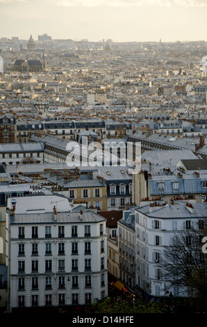 Vue du Sacré Coeur donnant sur Montmartre à Paris, France. Banque D'Images