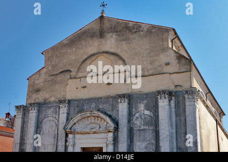 Eglise de l'assomption de Marie V. et St.Peregrine. Umag, Istrie, Croatie. Banque D'Images