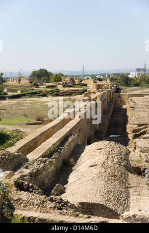 Les citernes romaines et viaduc qui alimentait en eau Carthage du mounatains Zaghouan près de Tunis en Tunisie Banque D'Images