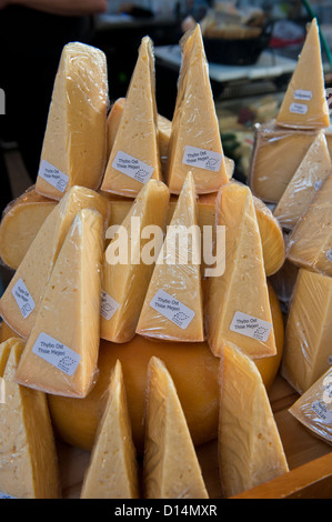 Tybo ost de thise Mejeri, fromage à pâte dure faite dans ton/Nord du Jutland, vendus à le marché alimentaire Torvehallerne à Copenhague Banque D'Images