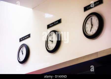 USA, New York City, World time zone clocks Banque D'Images