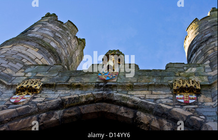 Armoiries Cimier sur Monk Bar une guérite médiévale du 14ème siècle faisant partie des remparts de la ville de York North Yorkshire angleterre Europe Banque D'Images