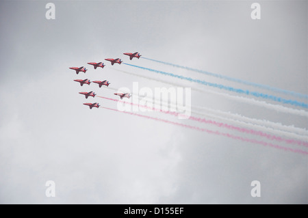 Les flèches rouges effectuer un passage aérien sur Londres pour célébrer l'année du jubilé de la Reine, 2012 Banque D'Images