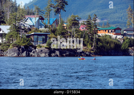 Telegraph Cove, situé dans l'île de Vancouver, Colombie-Britannique, Canada, est une importante plaque tournante pour l'observation des baleines et le kayak de mer. Banque D'Images