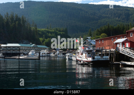 Telegraph Cove, situé dans l'île de Vancouver, Colombie-Britannique, Canada, est une importante plaque tournante pour l'observation des baleines et le kayak de mer. Banque D'Images