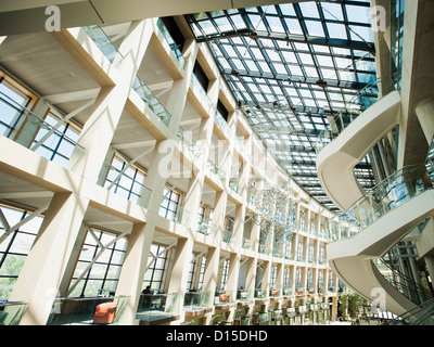 USA, Utah, Salt Lake City, en vue d'un immeuble moderne avec un toit en verre Banque D'Images