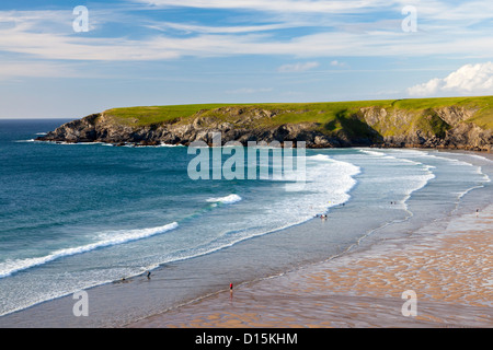 La magnifique plage de Baie de Holywell sur la côte nord des Cornouailles, Angleterre, Royaume-Uni Banque D'Images