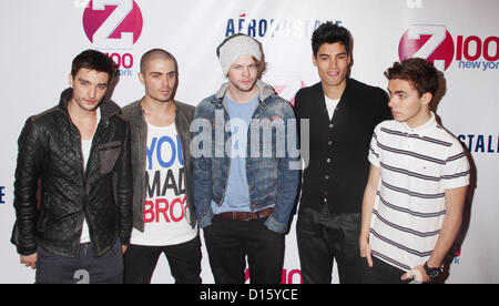 7 décembre 2012 - New York, New York, États-Unis - Chanteurs TOM PARKER, MAX GEORGE, SIVA KANESWARAN, JAY MCGUINESS, NATHAN SYKES du voulait assister à la 2012 Z100's Jingle Ball tenue au Madison Square Garden. (Crédit Image : © Kaszerman ZUMAPRESS.com)/Nancy Banque D'Images