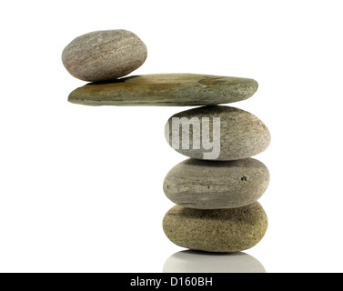 Pierres en parfait équilibre isolated on white Banque D'Images