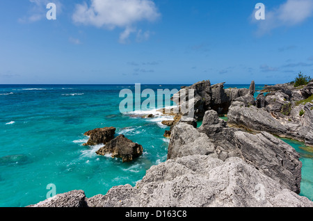 Paysage de l'océan et Rock à Horseshoe Bay, Bermudes Banque D'Images