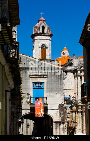 Tour de la cathédrale, la vieille ville de La Havane, Cuba Banque D'Images