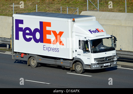 Camion de livraison FedEx Express corps rigide Banque D'Images