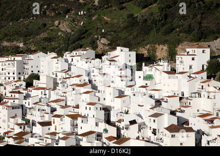 Village andalou Casares, le sud de l'Espagne Banque D'Images