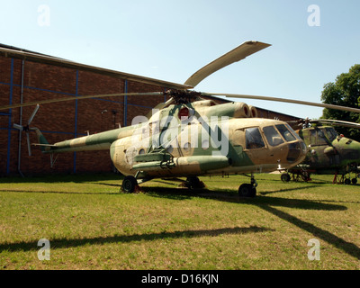 Hélicoptères dans la Prague, Musée de l'Aviation Kbely.Mil Mi-8T Banque D'Images