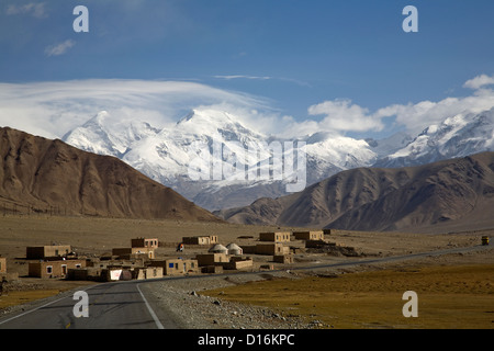 Le Karakourum l'autoroute, l'ancienne Route de la Silkroad entre Kashgar et Tashkurgan, région autonome Uygur, Chine Banque D'Images