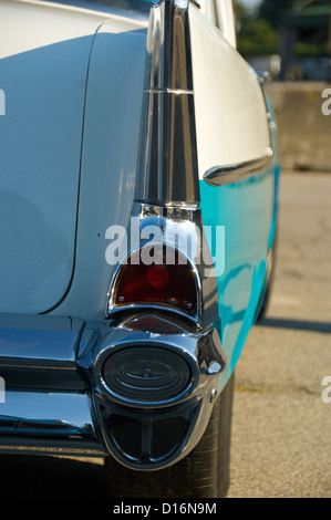 Feu arrière sur bleu classic car Banque D'Images