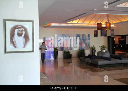 Dubai eau,Emirats Arabes Unis,Moyen-Orient est,Garhoud,Holiday Inn Express,hôtels d'hôtel hôtels motels inn motel,hall,portrait,son Altesse Sheik Banque D'Images
