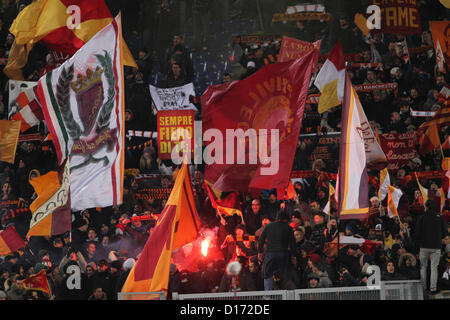 09.12.2012 Rome, Italie. Roma fans au cours de la ligue italienne match entre la Roma et la Fiorentina du Stade Olympique. Banque D'Images