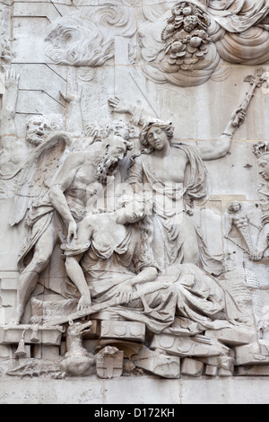 Sculpture allégorique sur le socle du monument Londres exécuté Caius Gabriel Cibber Banque D'Images