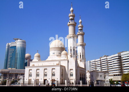 Dubai eau,Emirats Arabes Unis,Deira,Al Rigga,Baniyas Road,nouvelle mosquée,sous un nouveau bâtiment de chantier,Dubai Creek Tower,bâtiment,High ris Banque D'Images